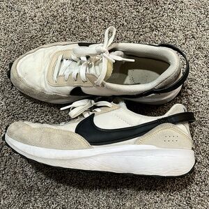 Nike Waffle Debut shoes. Size 10.
